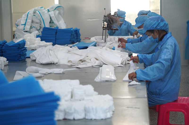 江西開足馬力保供應 防護用品生產(chǎn)一線助力醫(yī)護安全